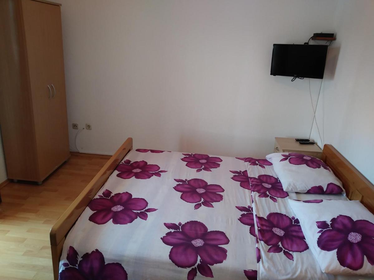Nives Apartmani ปาโกชตาเน ภายนอก รูปภาพ