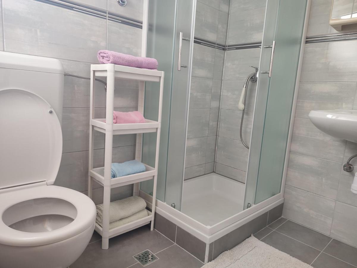 Nives Apartmani ปาโกชตาเน ภายนอก รูปภาพ